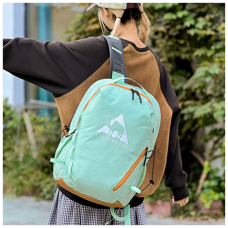 backpack image 3