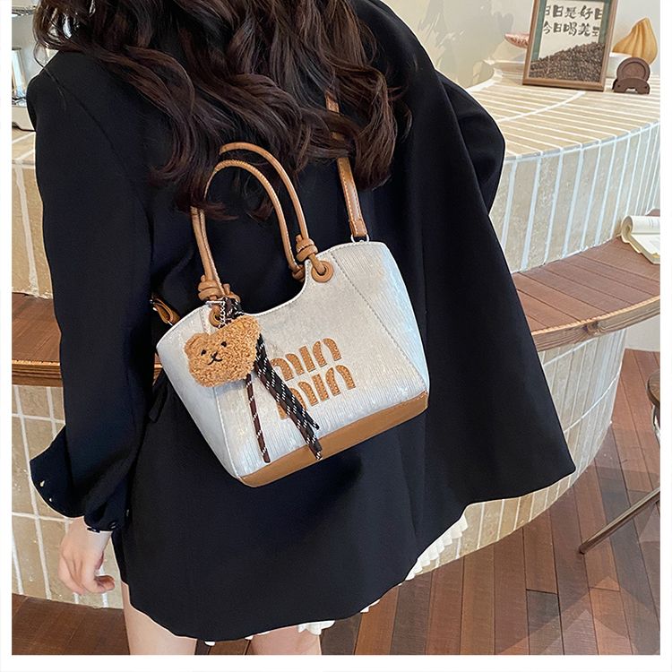 Detail 12